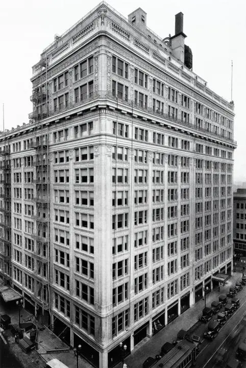 Black and white photo of the Meier & Frank Department Store in 1930