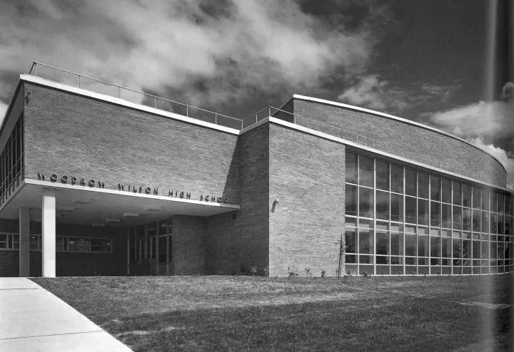 Black and white photo of Ida B. Wells High School in 1956